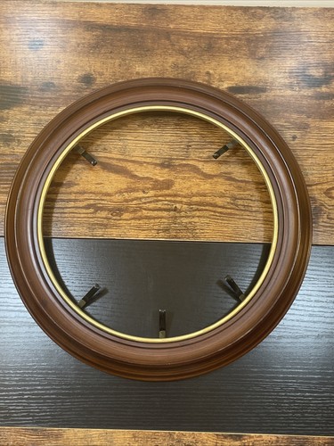 Vtg round wooden collector - round,